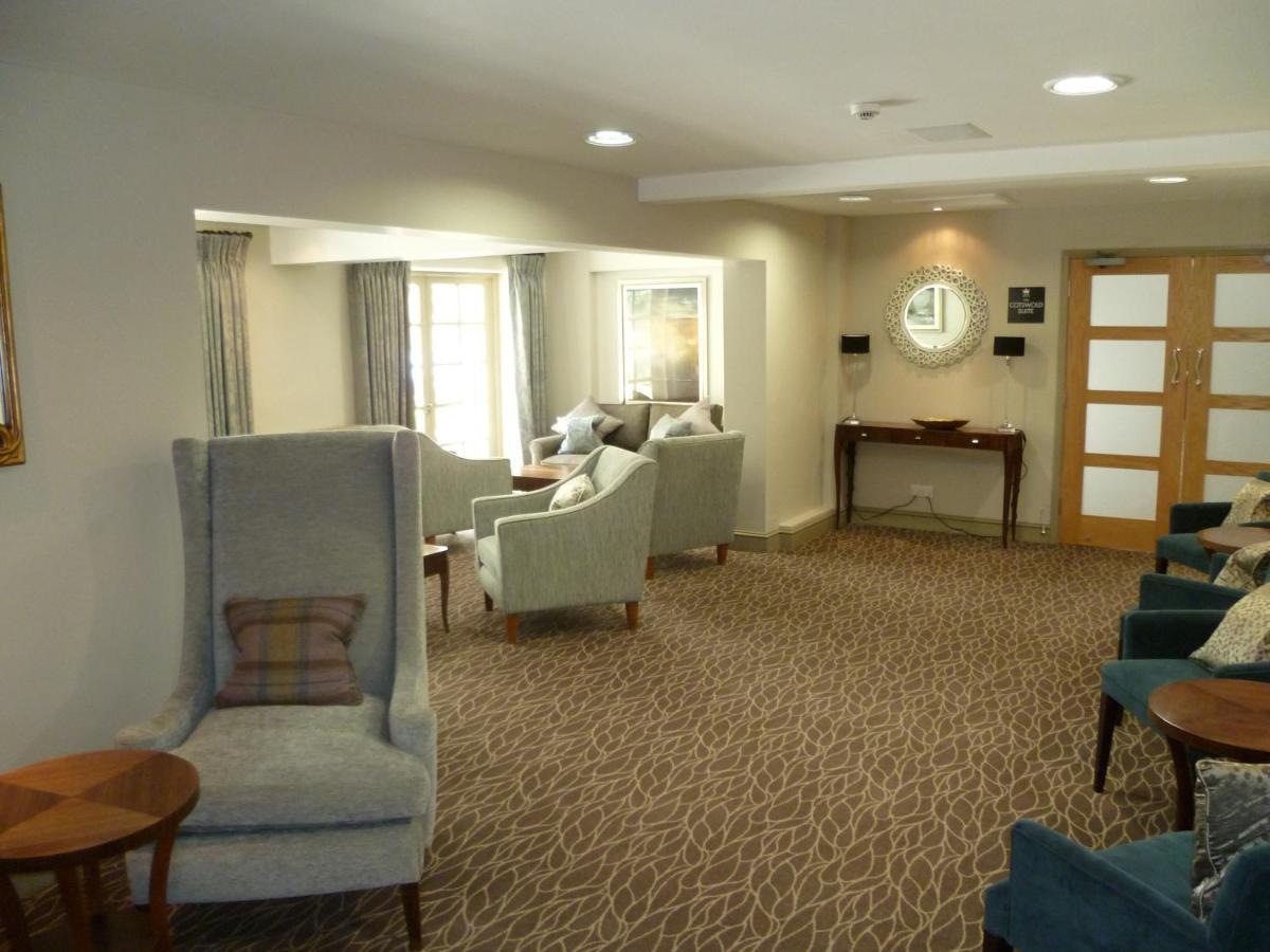 The Crown Of Crucis Country Inn And Hotel سيرنسيستر المظهر الخارجي الصورة